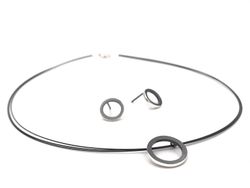 Pendientes en plata de ley Circle Gap Black