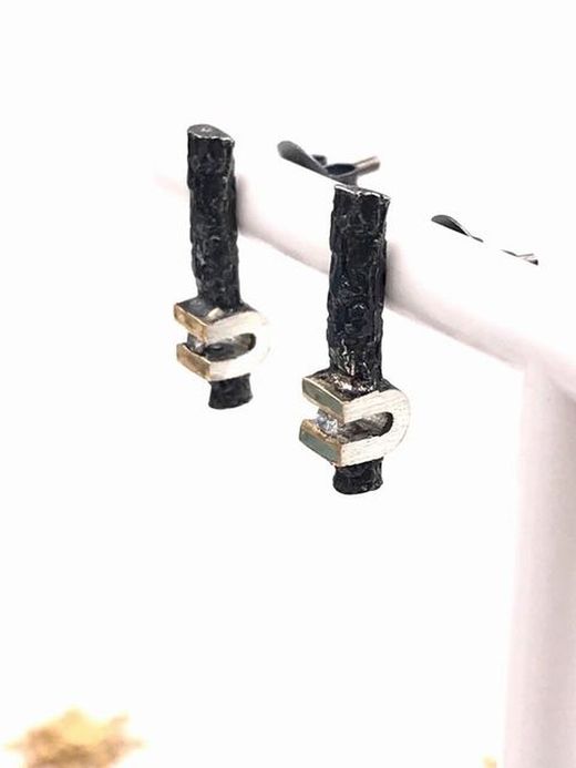 Brincos tronco em prata de lei com brilhante