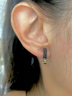 Brincos tronco em prata de lei com brilhante