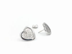 Finor Silberohrringe in Form eines Herzens.