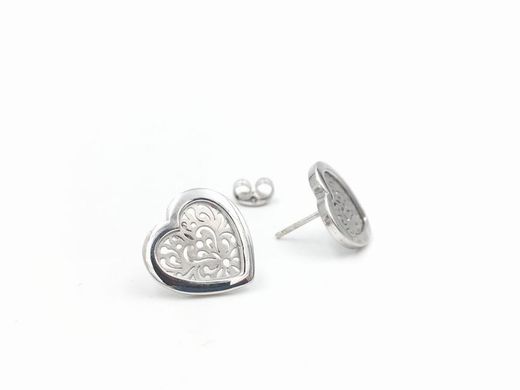 Finor Silberohrringe in Form eines Herzens.