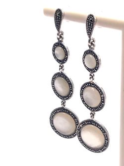 Pendientes largos Elegant de plata de ley Moon
