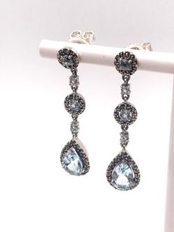 Pendientes largos Elegant de plata de ley Prais Topaz