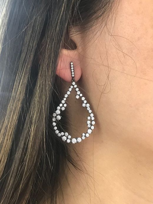 Lange schwarze Tropfenohrringe