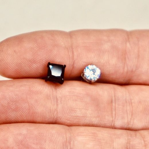 Lotus-Ohrringe aus Stahl und schwarzem Zirkonia