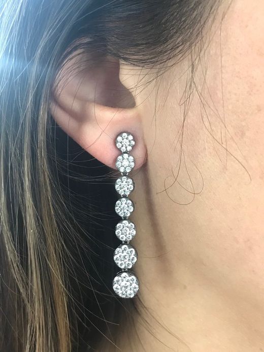 Lange Damenohrringe in Silber und Ruthenium plattiert und mit Zirkonen