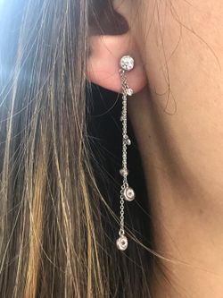 Lange Kettenohrringe mit Zirkonen