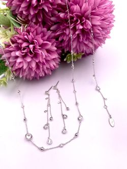 Lange Kettenohrringe mit Zirkonen