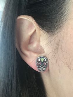 Raive Totenkopf-Ohrringe