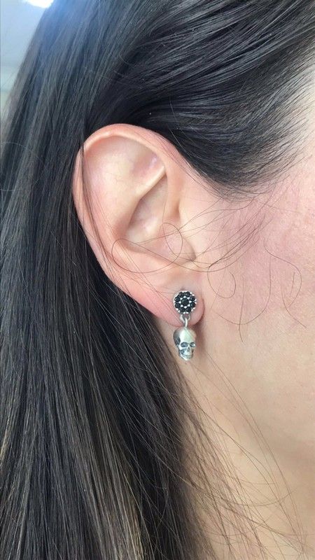 Raive Totenkopf-Mini-Ohrringe