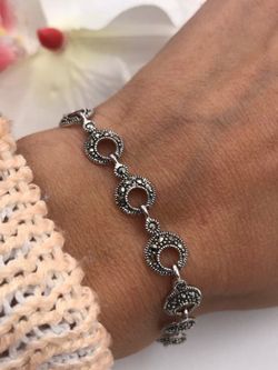 Kreisförmiges Armband aus Sterlingsilber