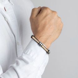 Pulseira Lotus masculina em aço com detalhes em couro bege.