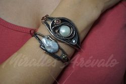 Pulsera labruixeta rígida de plata con perla y turmalina