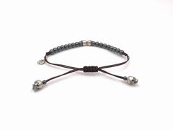 Raive Hämatit-Armband mit Totenköpfen