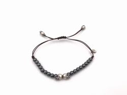 Raive Hämatit-Armband mit Totenköpfen