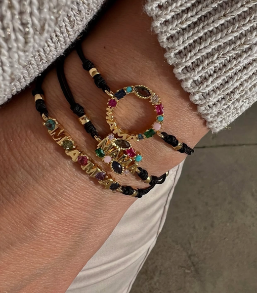 Pulseira redonda superior em prata banhada com zircônias coloridas e madrepérola