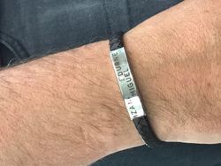 Pulsera Viceroy con placa y cuero trenzado verde