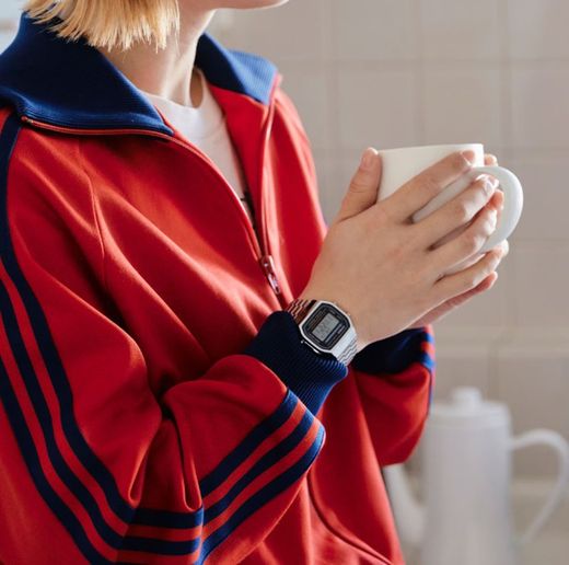 Reloj Casio A168WA unisex digital plateado con esfera negra