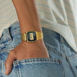 Reloj casio digital A159 unisex chapado dorado con cierre deslizante