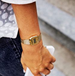 Vintage digitale Casio-Damenuhr mit Vergoldung und goldenem Zifferblatt