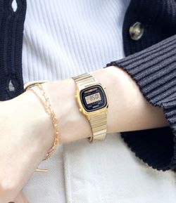 Reloj casio digital LA670 mujer vintage en chapado dorado y esfera negra