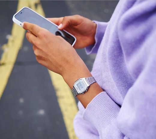 Reloj casio digital vintage mediano LA680 en plateado y esfera gris