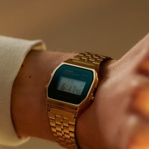 Reloj casio digital A159 unisex chapado dorado con cierre deslizante