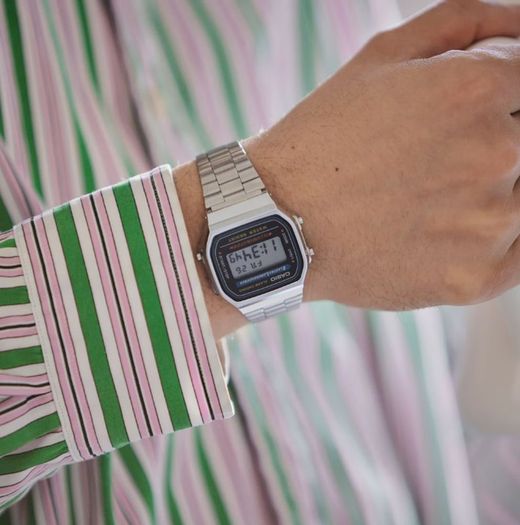 Reloj Casio A168WA unisex digital plateado con esfera negra