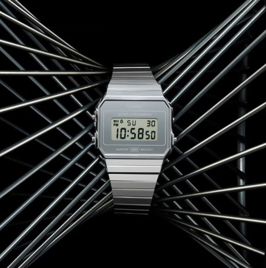 Reloj Casio digital vintage plateado efecto espejo