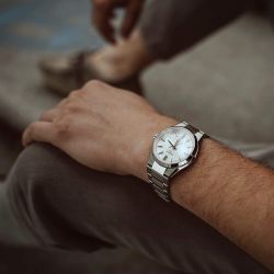 Reloj Casio Edifice Automático EFK-100CD con esfera en color blanco