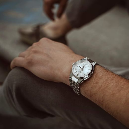 Reloj Casio Edifice Automático EFK-100CD con esfera en color blanco