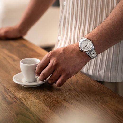 Reloj Casio Edifice Automático EFK-110D con esfera blanca