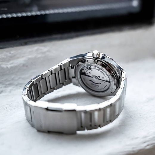 Reloj Casio Edifice Automático EFK-110D con esfera negra