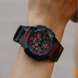 Reloj Casio G-ShockBluetooth en color negro y rojo