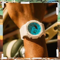 Reloj Casio g-shock caja de resina, en color blanco con esfera de colores tornasolados