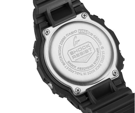 Montre Casio G-Shock DW-5600 avec signaux radiofréquence en noir