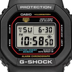 Montre Casio G-Shock DW-5600 avec signaux radiofréquence en noir