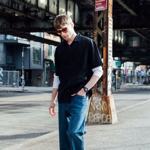 Montre Casio G-Shock DW-5600 avec signaux radiofréquence en noir