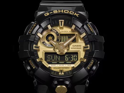 Reloj Casio G-Shock GA-710, color negro y esfera dorada