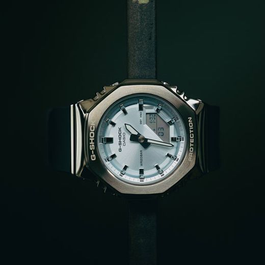 Reloj Casio G-Shock GM-S2110 para mujer con caja de acero y esfera azul