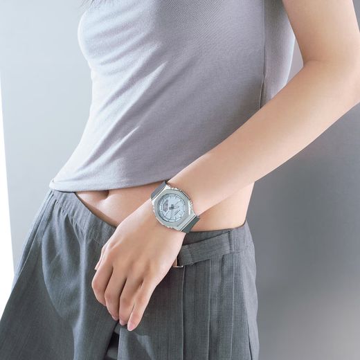 Reloj Casio G-Shock GM-S2110 para mujer con caja de acero y esfera azul