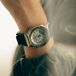 Reloj Casio G-Shock GM-S2110 para mujer con caja de acero y esfera azul