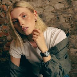 Reloj Casio G-Shock GM-S2110 para mujer con caja de acero y esfera azul