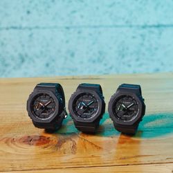 Reloj Casio g-shock negro con agujas en verde
