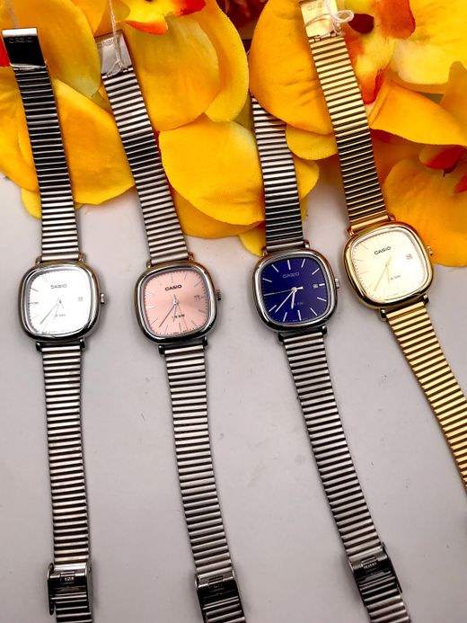 Montre Casio LTP-B166D avec cadran bleu marine