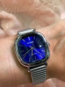 Montre Casio LTP-B166D avec cadran bleu marine