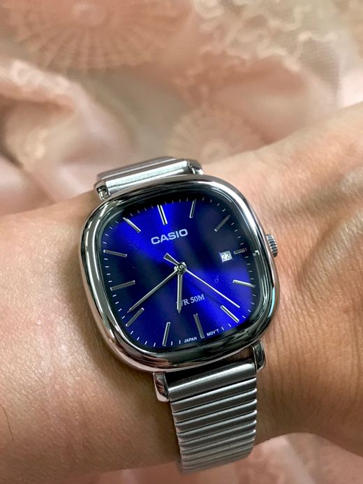 Montre Casio LTP-B166D avec cadran bleu marine