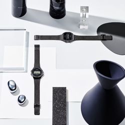 Montre numérique unisexe Casio avec boîtier et bracelet Ip noirs et tapis