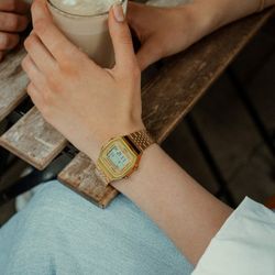 Reloj Casio Vintage Bluetooth® ABL-100 Gold