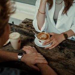 Reloj Casio Vintage Bluetooth® ABL-100 Gold